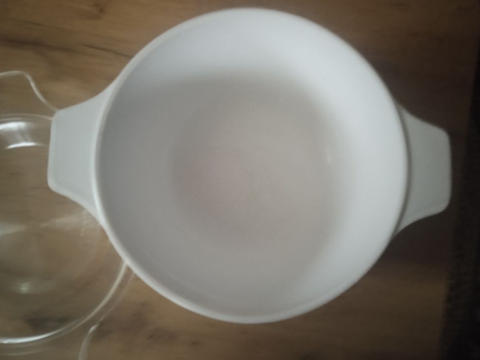 Жаростійка каструля .