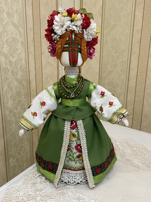 Лялька-мотанка в українському стилі