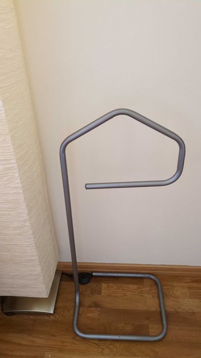 Cabide moderno de metal