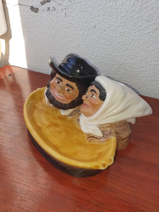 Tinteiro - " Zé Povinho e Maria Paciência"