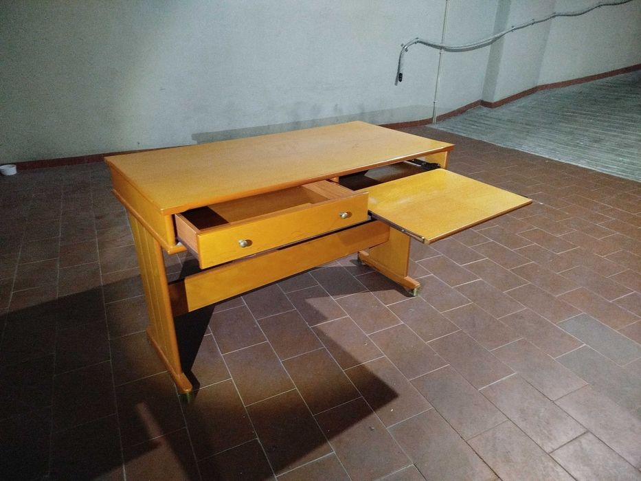 Secretária p/ quarto criança, sala, c/apoio de braço/teclado e Gaveta