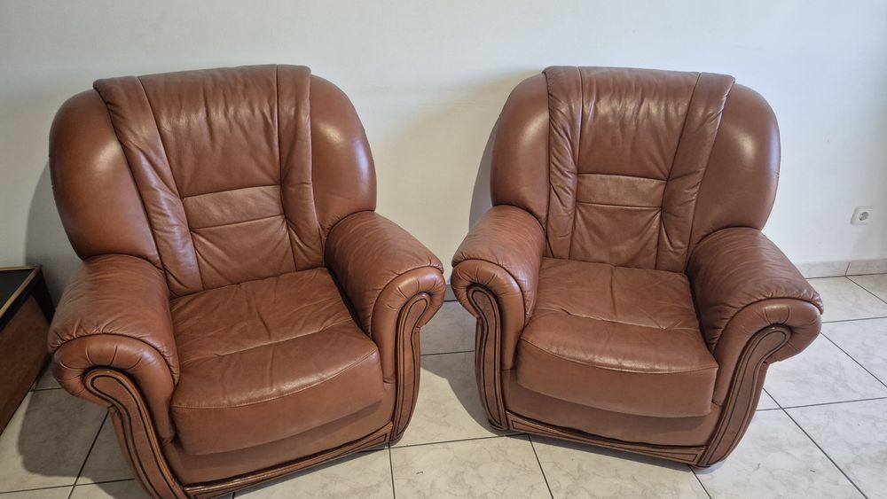 Vendo sofas de couro.