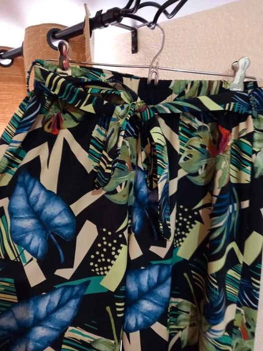 Calças de tecido florais