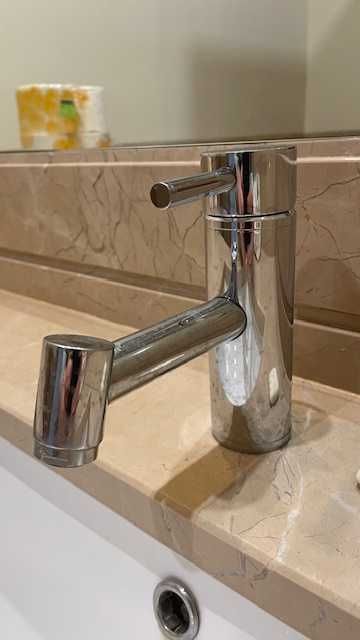 Low-mounted bathroom faucet, chrome-plated – like new (with pipes)