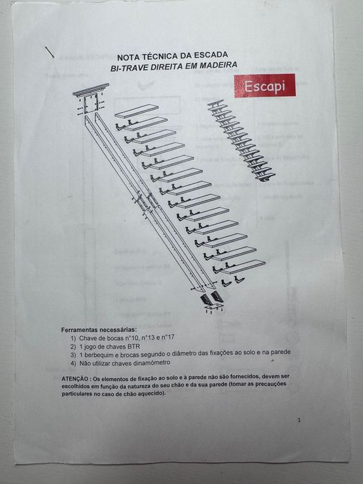 Escada reta dupla viga cinza/faia