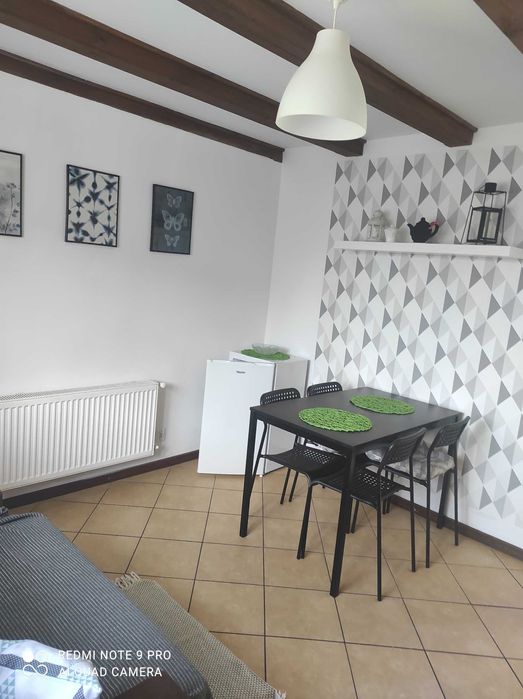 Domek nad jeziorem w Spychowie na Mazurach.