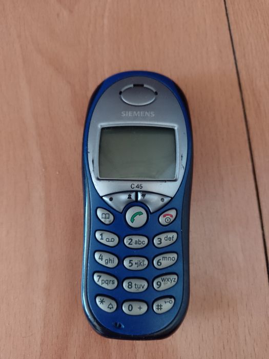 Stary telefon Siemens C 45.