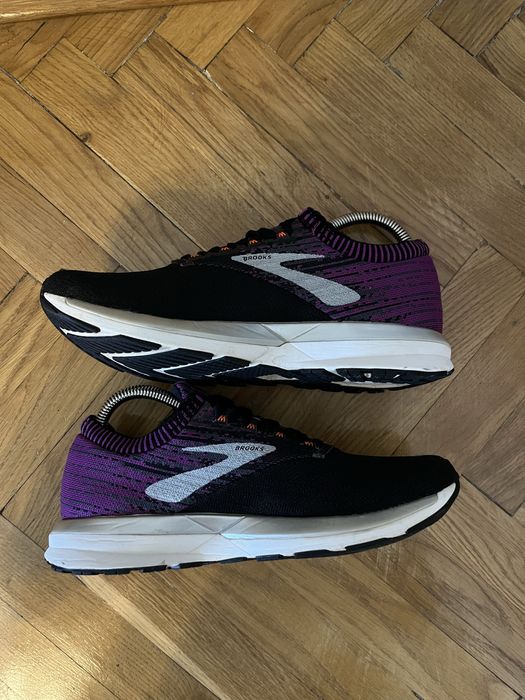Жіночі бігові кросівки Brooks Ricochet розмір 40,5