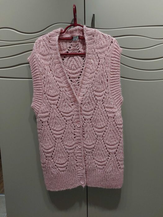 Rozpinany bezrękawnik damski