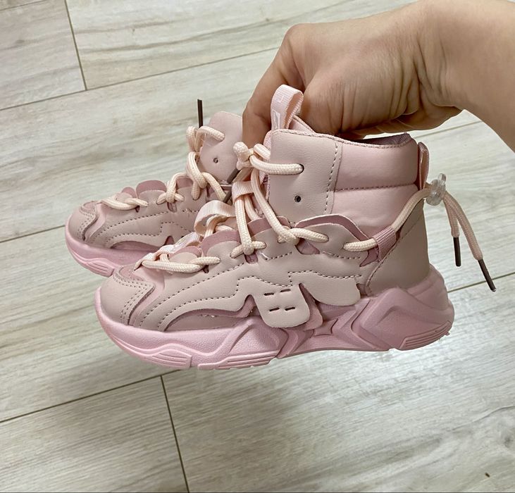 Круті кросівки пудрові 28р