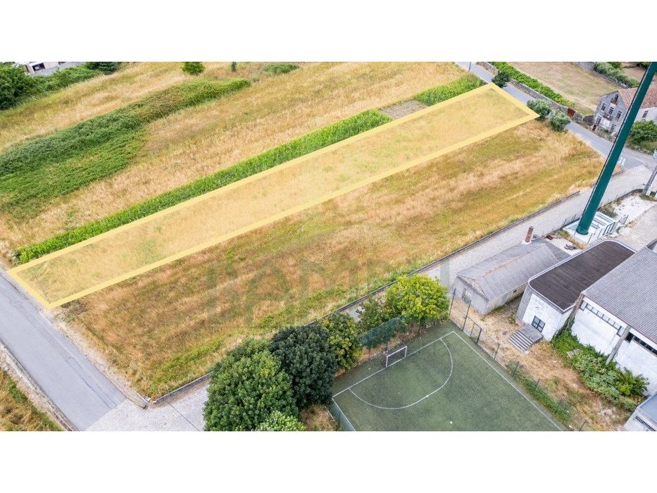 Terreno plano com 1470m2 e frente para duas ruas — Vilar de Mouros, Viana do Castelo