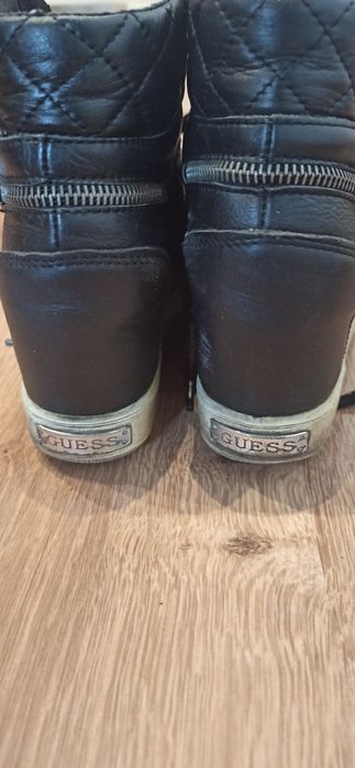 Buty damskie Guess.