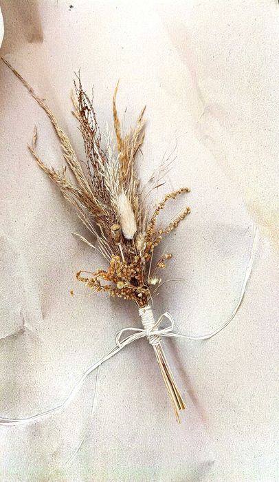 Butonierka beżowo- brązowa