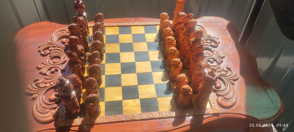 Продам шахматы ручной работы.