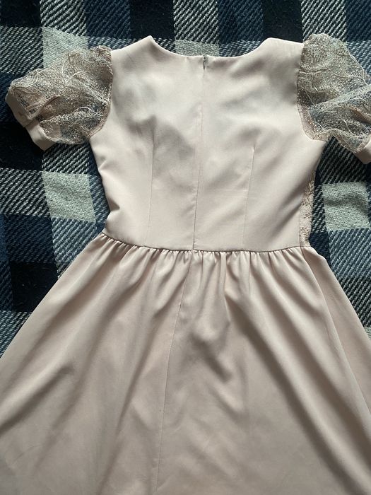 Плаття з коротким рукавом персикового кольору