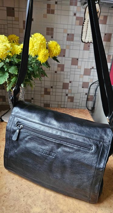 сумка шкіряна кроссбоді Bally чорна (14-15")
