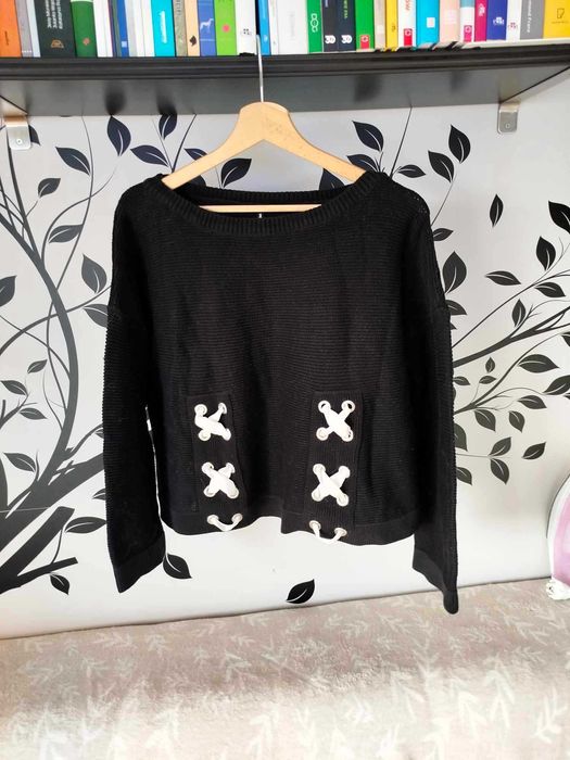 Szeroki sweter pleciony