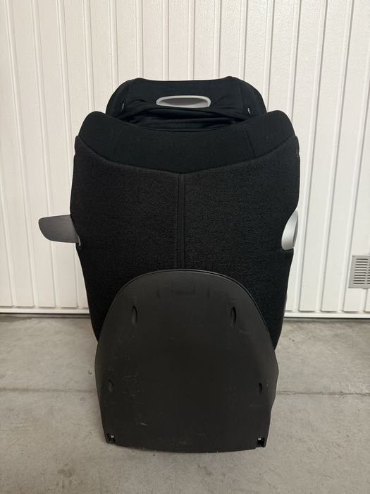 Cybex Sirona Zi I Size czarny fotelik samochodowy obrotowy z bazą