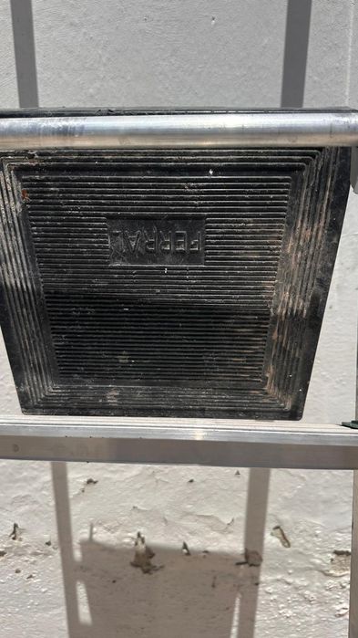 Vendo carrinho de mão para obra e escadote