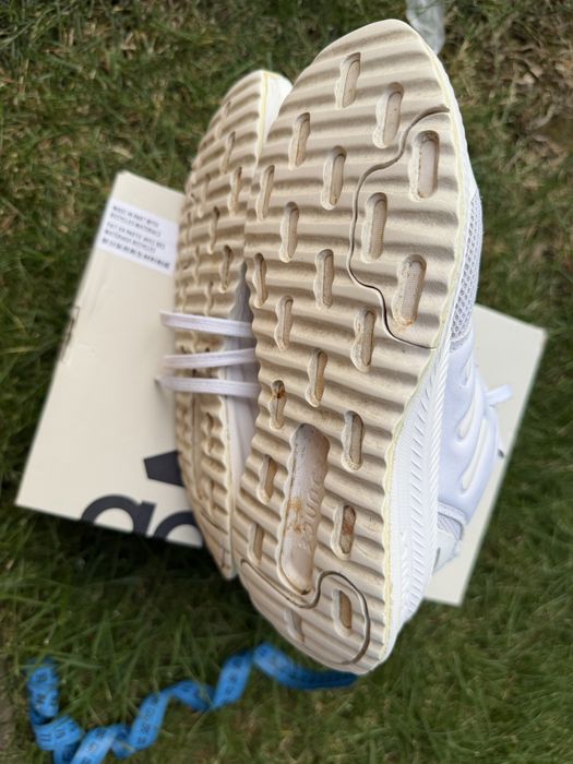 Кросівки фірми adidas для дівчинки