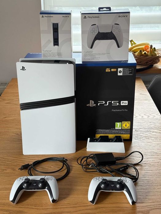 PlayStation 5 Pro 2TB + 2x Pad DualSense + Stacja ładująca Sony / PS 5 Pro / PS5 Pro / PS5Pro