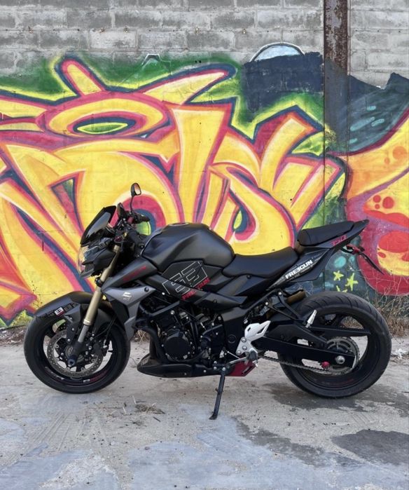 Susuki Gsr 750 freegun edição limitada
