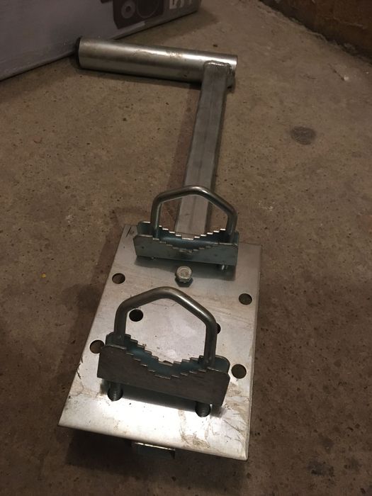 uchwyt do anteny kątowy z obejmami