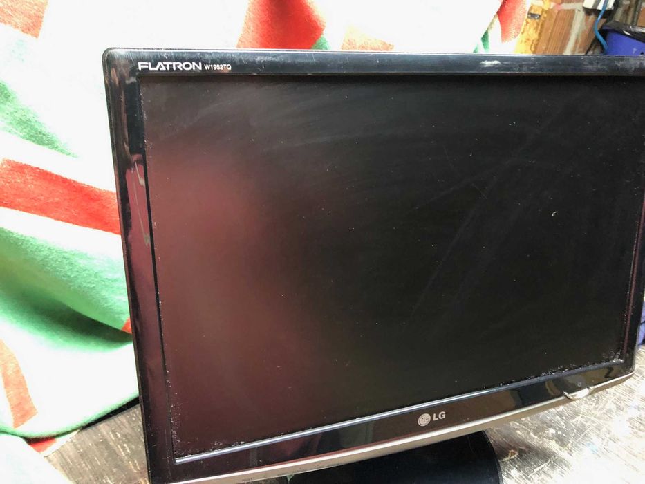 LG Flatron W1952TQ
