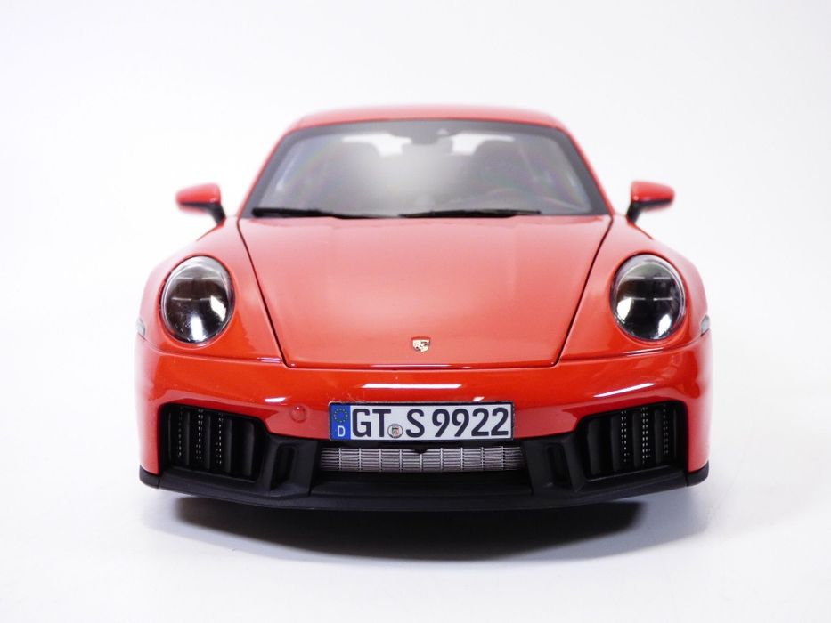 Porsche 911 carrera 4 gts - norev 1/18