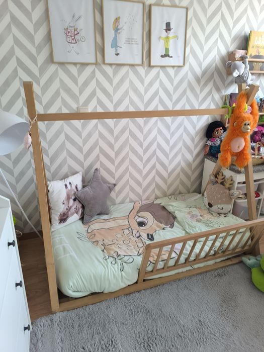 Cama montesori criança