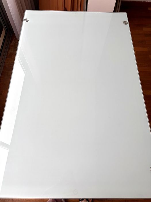 Mesa de jantar com tampo de vidro
