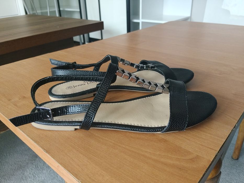 Eleganckie czarne sandały 38