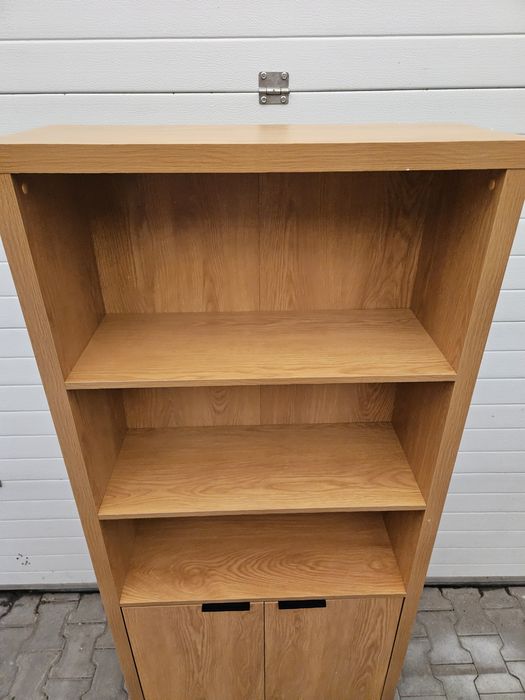 Jasna szafa kolor dąb regał metalowa rama