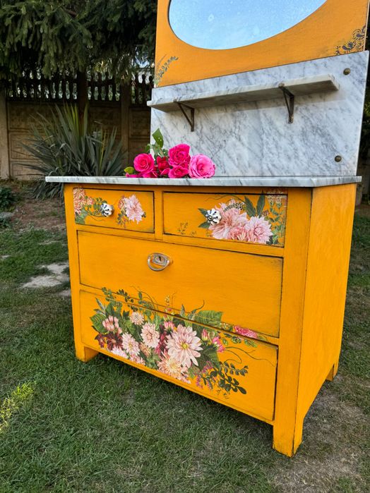 Komoda/toaletka z marmurowym blatet