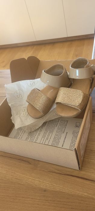 Sandałki skórzane, złote dla dziewczynki r.22 slippers family