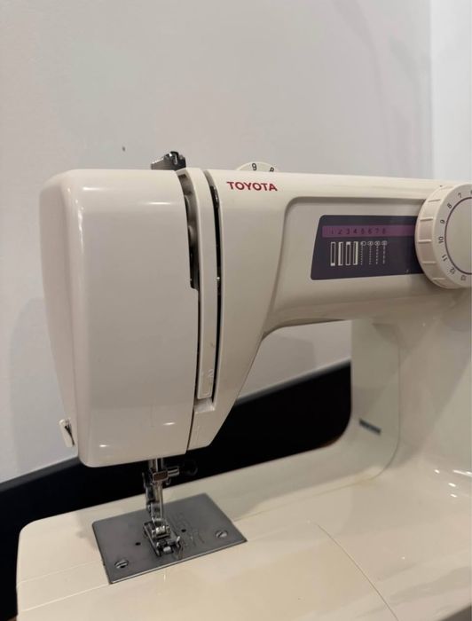 Máquina de Costura Toyota