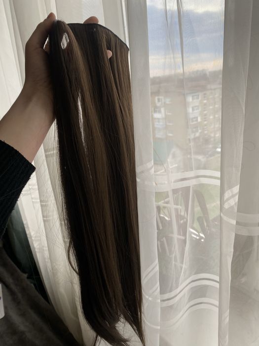 Треси , волосся темно-каштанове