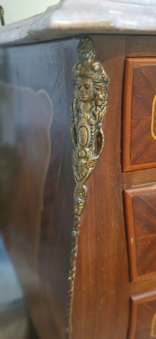 Cómoda Bombee estilo Luís XV