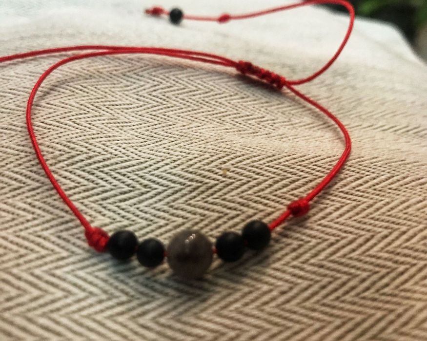 Bransoletka inspiracji i mocy z labradorytu i onyksu.