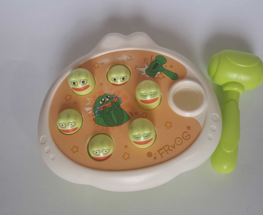 Stukanie „Żabki” z młoteczkiem – zabawka dla maluchów