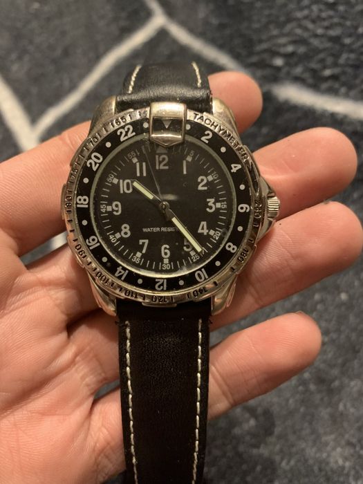 Zestaw 12 zegarków na rękę oraz dwie