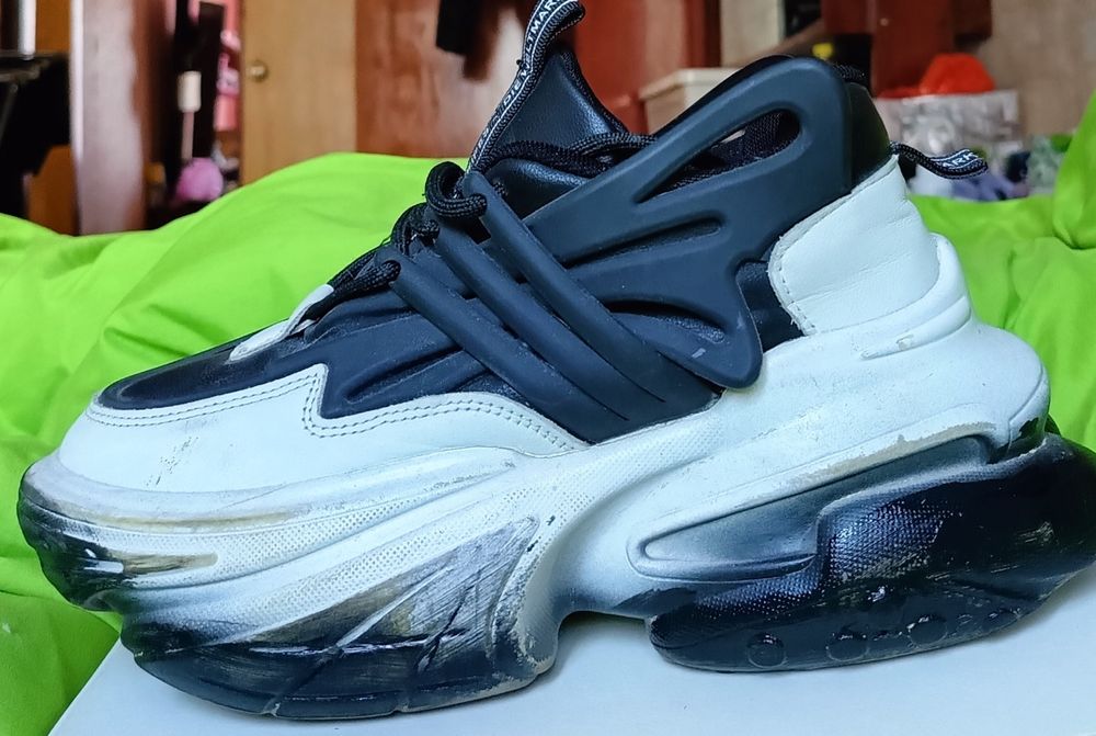 Кроссовки женские