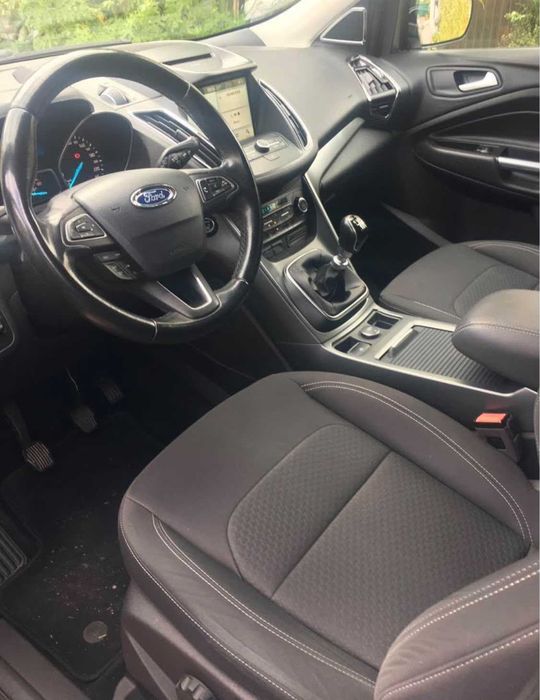 Ford Kuga II 2.0 TDCi 120 cv Titanium (2018) – Excelente Estado — photo 2