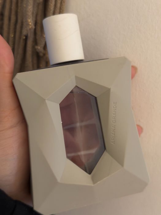 perfumy Ariana Grandę GOD IS A WOMAN