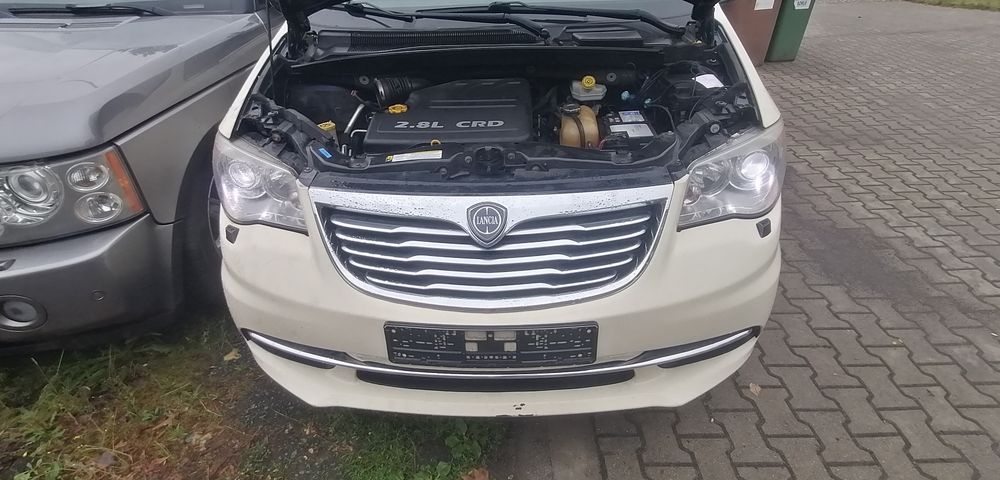 Przód Lancia Voyager 2.8CRD