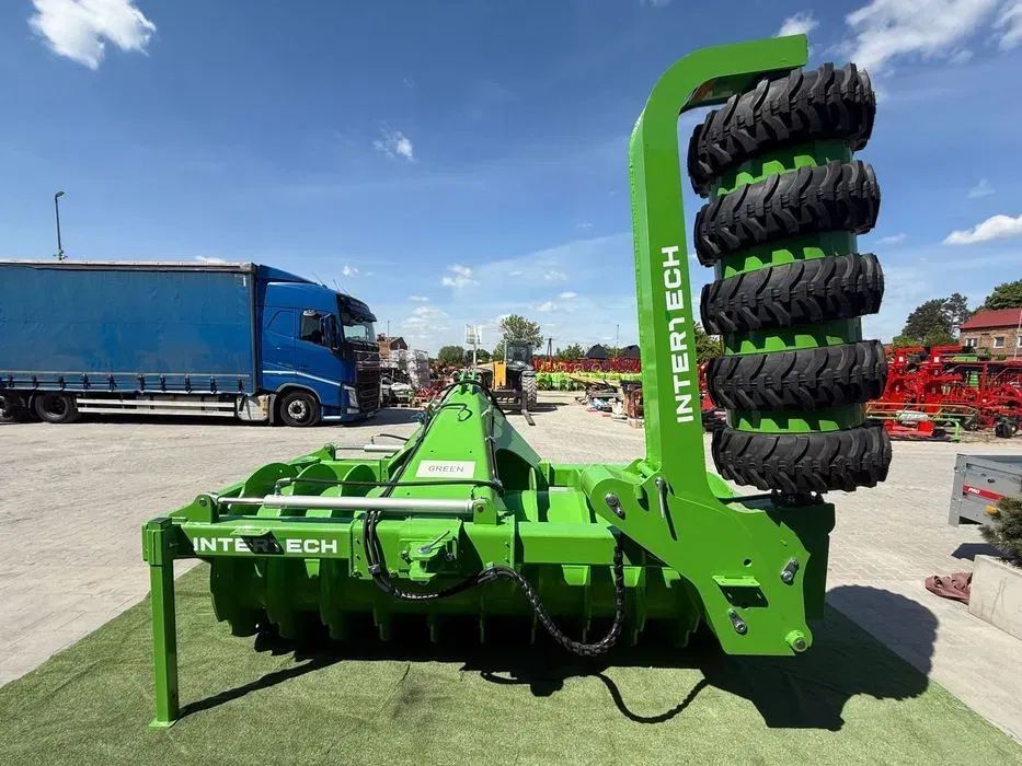 Wał pryzmowy do kiszonki z bocznym wałem dociskowym Inter-Tech 3,0m 300cm