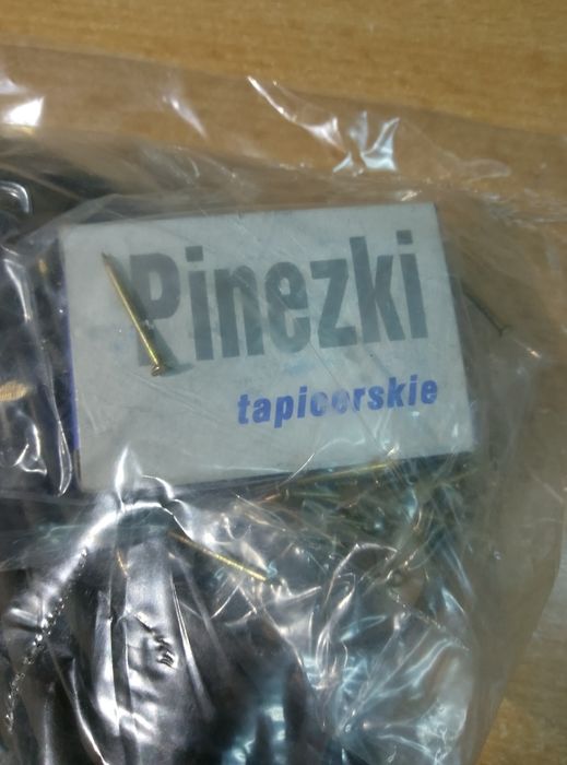 Pinezki tapicerskie taśma