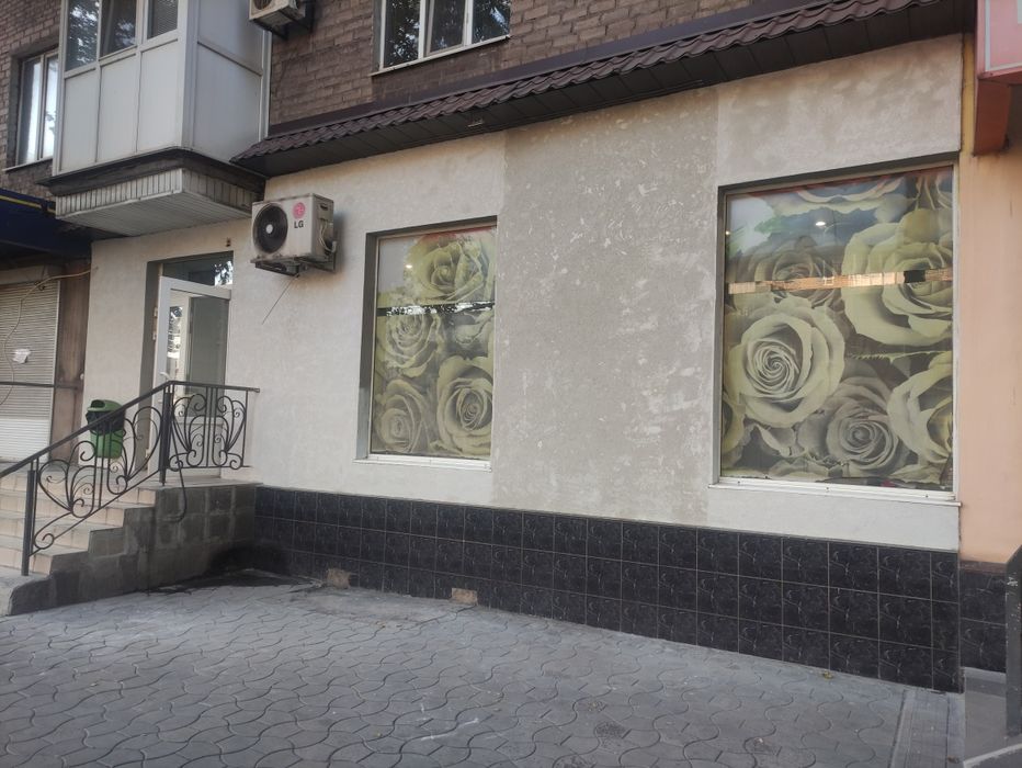 Продам действующий цветочный магазин на Червоной напротив АТБ