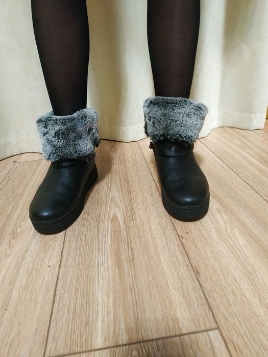 Чоботи, уггі зимові