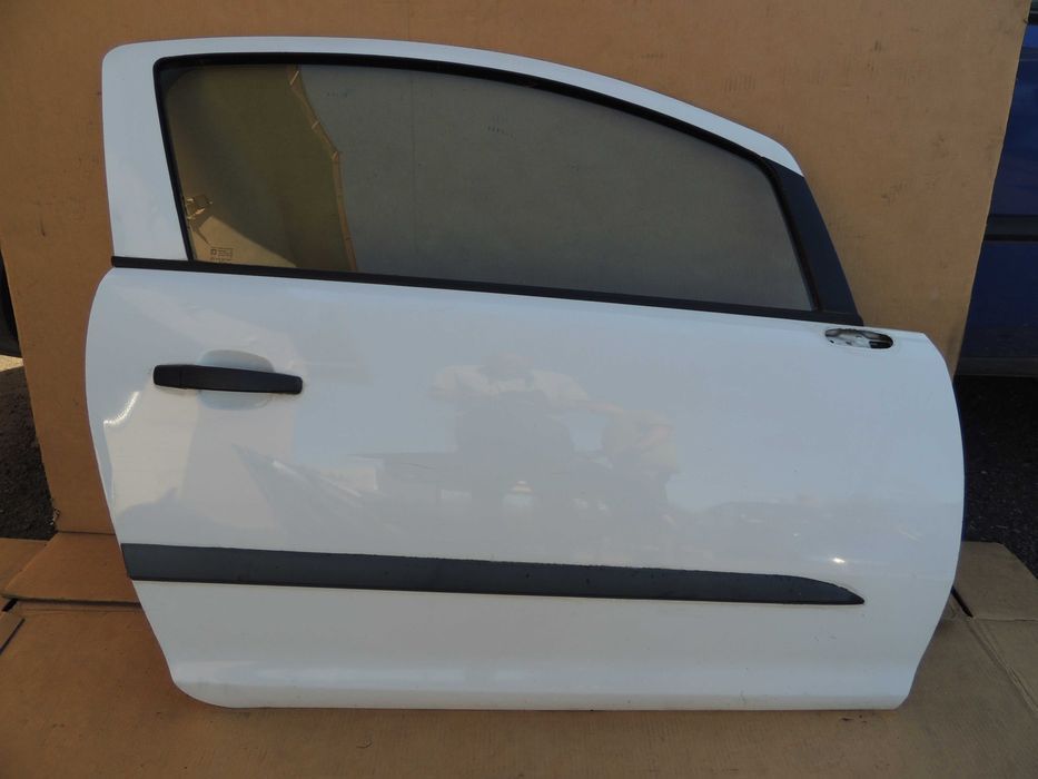 Drzwi przód przednie prawe Opel Corsa D 06,07,08,09,10,11-14 3D Y474